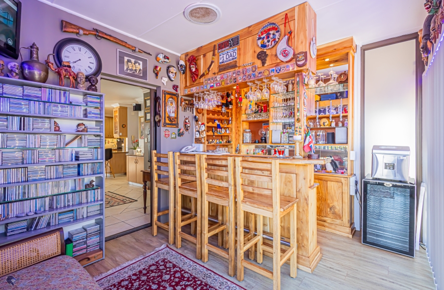 4 Bedroom Property for Sale in Calypso Beach Western Cape